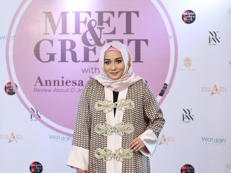 Anniesa Hasibuan, Desainer Ngetop yang Tersandung Kasus First Travel Anniesa Hasibuan, Desainer Ngetop yang Tersandung Kasus First Travel