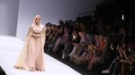 Lenggak-lenggok Risty Tangor hingga Shireen Sungkar di JFW 2016