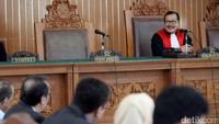 Pengadilan Negeri Jakarta Selatan menggelar sidang gugatan praperadilan Irman Gusman.