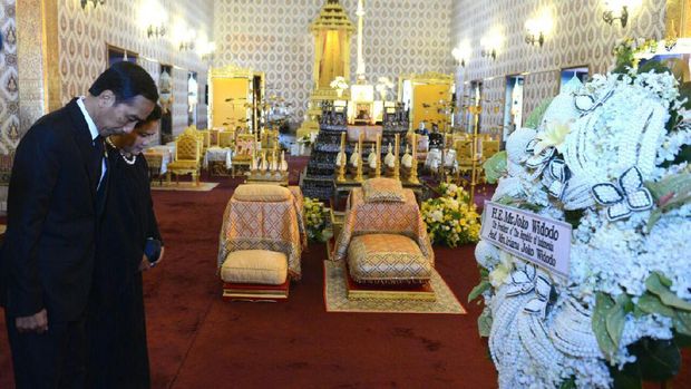 Jokowi dan Iriana Tulis Pesan Duka Cita untuk Mendiang Raja Thailand