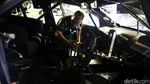 Melihat Paddock Pebalap Castrol V8 Supercars