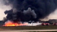 Pesawat itu jatuh sesaat setelah lepas landas di Bandara Internasional Malta, Senin (24/10/2016) waktu setempat. Ed De Gaetano/Reuters TV/detikFoto.