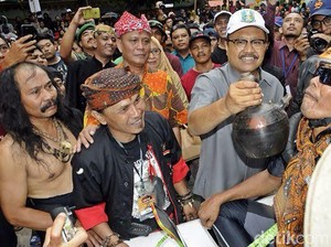 Tarpin Pejalan Mundur ke Bromo dan Semeru akan Pecahkan Rekor MURI