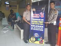 Polres Tegal memasang spanduk anti pungutan liar