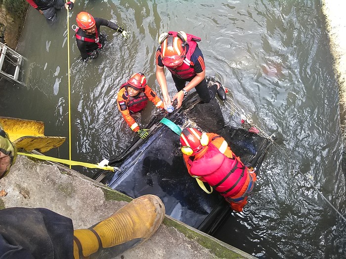 Penampakan Grand Livina yang Hanyut Terseret Banjir sejauh 1 Km