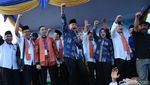 Semangat Agus-Sylvi di Depan Pendukungnya