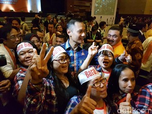 Saat Agus Yudhoyono dan Sylviana Disalami Pendukung Ahok-Djarot