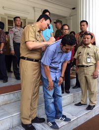 Antre Bertemu Ahok, Warga Minta Pekerjaan Hingga Cetak Buku