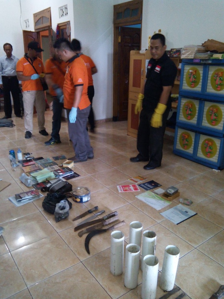 Tangkap Buronan Teroris Sabarno Di Magetan Polri Dia Divisi