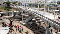 Saat ini proyek JPO itu tengah ramai diperbincangkan. Hal itu disebabkan oleh bentuk desain yang dianggap janggal oleh sebagian pengguna media sosial.