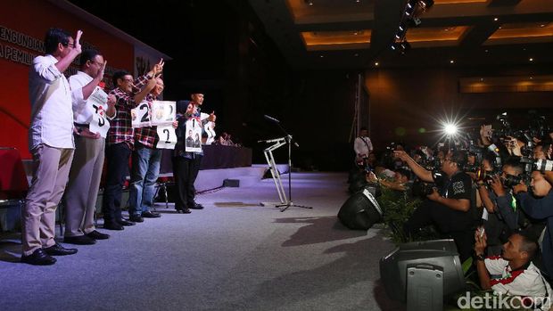  Setelah Salam W dan Kebersamaan, Sandiaga Kenalkan Senyum 3 Jari