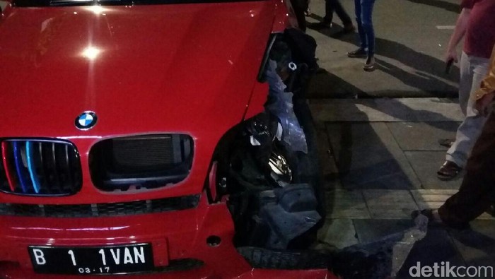 Polisi Tetapkan Sopir BMW yang Tabrak CRV dan Tukang Parkir  Sebagai Tersangka