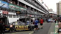 Gold Coast menjadi tuan rumah Castrol V8 Supercars Gold Coast 600. Balapan itu digelar di kawasan pantai Surfers Paradise, tepatnya di pantai timur Gold Coast.
