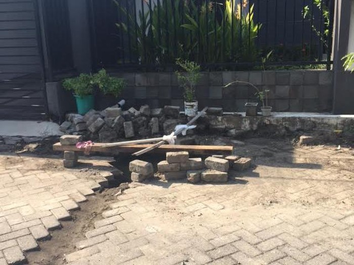 Terganggu Karena Bekas Galian Pipa Gas Dibiarkan
