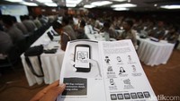 Melalui aplikasi itu, pelanggar tinggal membayar berapa denda sesuai pasal yang dilanggarnya melalui bank pemerintah yang telah dipilihnya seperti BNI dan BRI.