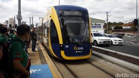 Bila memilih berwisata di Gold Coast, Queensland, Australia, jangan khawatir untuk soal urusan transport. Di Gold Coast para pengunjung sangat dimanjakan dengan moda transportasi Trams yang bernama Translink.