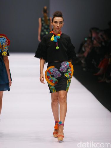 Wajik dan Kuda Lumping 'Kediri' Jadi Inspirasi Busana di Jakarta Fashion Week