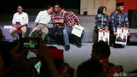  Pasangan Basuki Tjahaja Purnama (Ahok) - Djarot Saiful Hidayat mendapat kesempatan pertama untuk mengambil. Selanjutnya giliran pasangan Agus Yudhoyono - Sylviana Murni, dan terakhir pasangan Anies Baswedan - Sandiaga Uno.