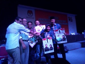 Usai Dapat Nomor Urut, Para Cagub-Cawagub Satukan Tangan