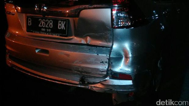 Mobil Honda CRV yang ditabrak mobil BMW