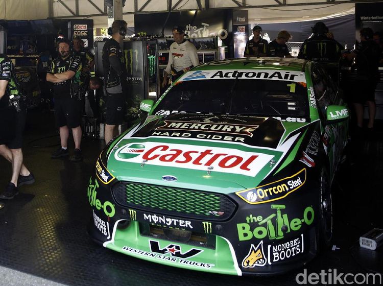 Melihat Paddock Pebalap Castrol V8 Supercars