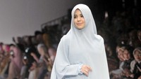 Ia terlihat cantik dengan busana muslim rancangan Si.Se.Sa. Pool/Noel/detikFoto.
