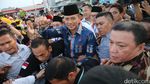 Semangat Agus-Sylvi di Depan Pendukungnya