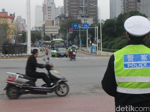 Aksi Nekat Sejumlah Pengendara di China