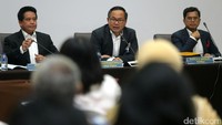 Kinerja tersebut mendorong perseroan membukukan nilai aset sebesar Rp975,2 triliun dan laba bersih Rp12,0 triliun pada triwulan III-2016.