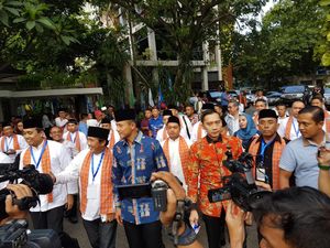 Disambut Barongsai, Agus-Sylvi Tiba untuk Pengundian Nomor Urut