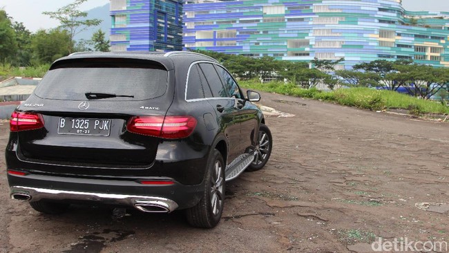 Menguji Mercy GLC 250, Si Mewah nan Tangguh