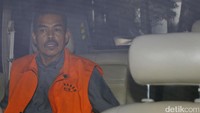 Kepala Pusat Penerangan Hukum (Kapuspenkum) Kejaksaan Agung (Kejagung) M Rum menyebut Farizal sudah mengakui menerima uang Rp 60 juta dari Sutanto dengan 4 tahap penerimaan. Namun KPK menduga Farizal menerima uang Rp 365 juta.