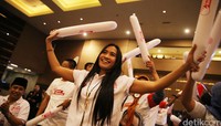 Pendukung Anies-Uno sebelum pengumuman nomor urut.