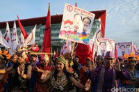 Pendukung, relawan dan simpatisan Ahok-Djarot sebelum pengundian nomor urut.