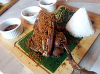 Holyduck: Menikmati Bebek Kampung Crispy dengan Aneka Sambal Khas Bali