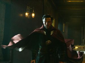 Garap Doctor Strange 2, Sam Raimi Ingat Prediksi 16 Tahun Lalu