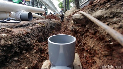 Pedestrian dan Kabel Lampu Jalan Antasari Diperbaiki