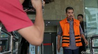 Jaksa di Kejaksaan Tinggi Sumatera Barat (Sumbar), Farizal keluar dari Gedung KPK, Jl HR Rasuna Said, Kuningan, Jakarta Selatan, Rabu (26/10/2016), usai diperiksa sebagai tersangka atas kasus korupsi suap kasus penjualan gula tanpa SNI di Pengadilan Negeri Padang.