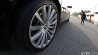 Ban Runflat adalah jenis ban yang dirancang untuk beroperasi dengan tekanan udara nol atau tanpa angin dengan kecepatan hingga 80 km/jam.
