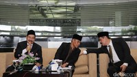 Kepala PPATK Kiagus Ahmad Badaruddin (kiri) memaparkan kesiapannya memimpin lembaga yang bergerak di bidang keuangan tersebut.
