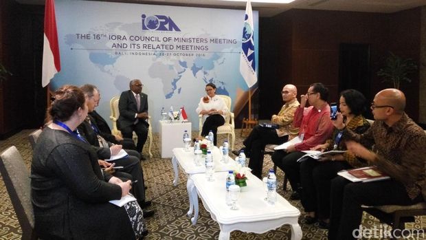 Pertemuan Menteri Luar Negeri (Menlu) Sri Lanka Mangala Samaraweera dengan Menlu Retno Marsudi di Nusa Dua, Bali, Rabu (26/10/2016)