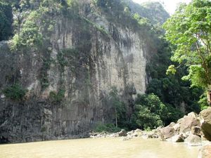 Menengok Keseruan Panjat Tebing di Sampuran Harimau
