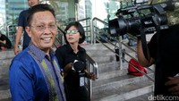 Berdasarkan agenda pemeriksaan KPK, Kasianur diperiksa sebagai saksi atas tersangka Bupati Buton, Samsu Umar Abdul Samiun. Dalam hal ini, Samsu Umar diduga melakukan penyuapan pada sengketa Pilkada Kabupaten Buton di Mahkamah Konstitusi pada tahun 2011/2012.