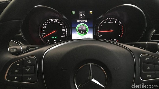 Menguji Mercy GLC 250, Si Mewah nan Tangguh