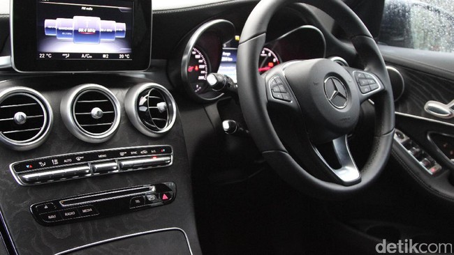 Menguji Mercy GLC 250, Si Mewah nan Tangguh