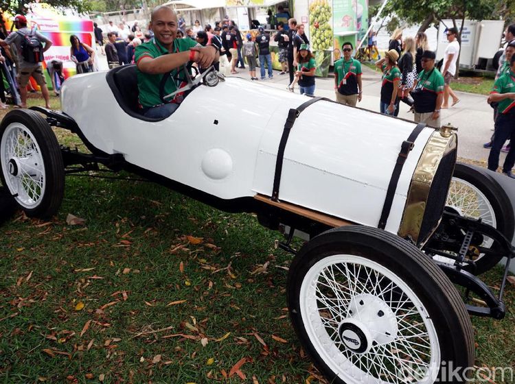 Mobil Touring Jadul Tahun 1912