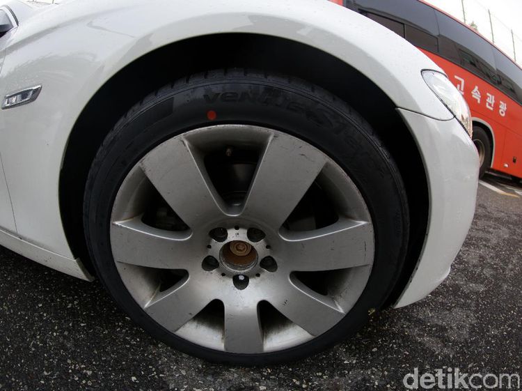 Menguji Ban Tanpa Angin Hankook