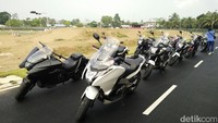Kamis (27/10/2016), turing dimulai dari Hat Yai, Thailand dan menyusuri jalanan menuju Penang, Malaysia. Rangkaian acara terakhir di Sepang International Circuit, Malaysia, seluruh peserta dapat mengikuti kegiatan Meet and Greet bersama pebalap MotoGP Honda serta menyaksikan langsung balapan MotoGP pada hari Minggu. Foto: Rangga Rahadiansyah