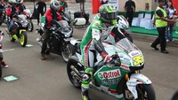 Sebelumnya, Crutchlow juga sempat Rolling-Thunder bersama komunitas Honda CBR Riders Bekasi dan konsumen terpilih. Dok, LCR Honda Team.