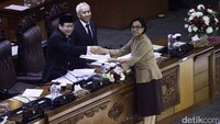 Sri Mulyani menghadiri Rapat Paripurna DPR, Jakarta Selatan, Rabu (26/10/2016).